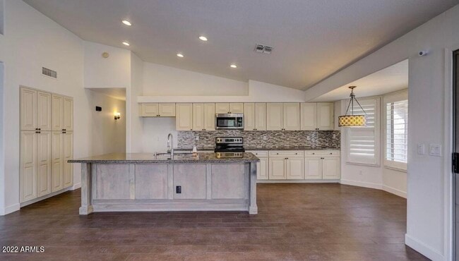 Building Photo - 6960 W Villa Hermosa