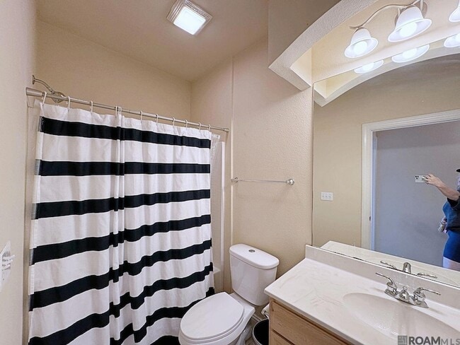 Building Photo - 809 Summer Breeze Dr