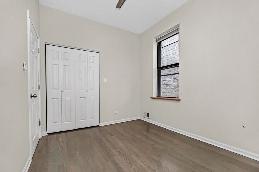 Building Photo - 1739 W Beach Ave