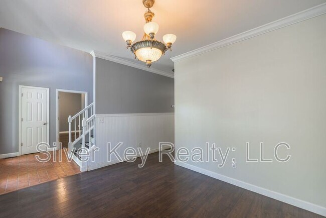 Building Photo - 1725 Brookwood Dr NE