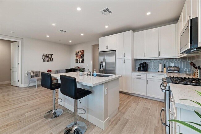 Building Photo - 51710 Ponderosa Dr.