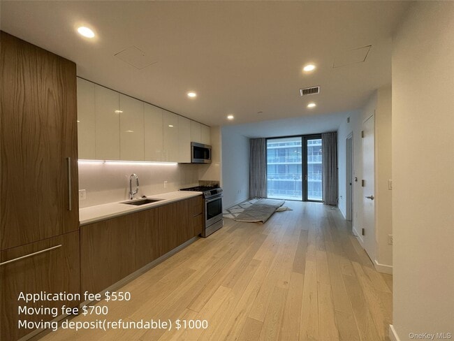 Building Photo - 13101 40th Rd