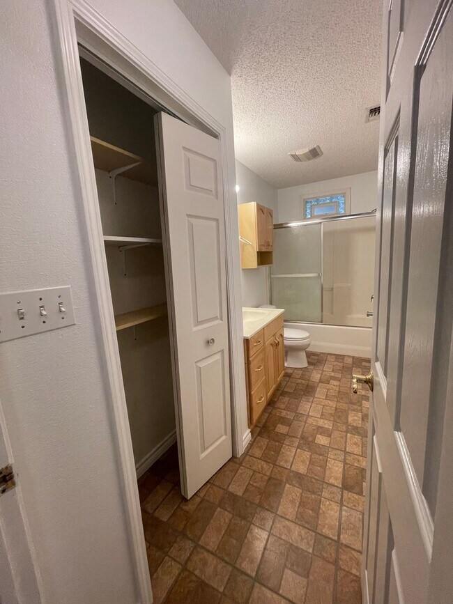 Building Photo - NEW ON MARKET