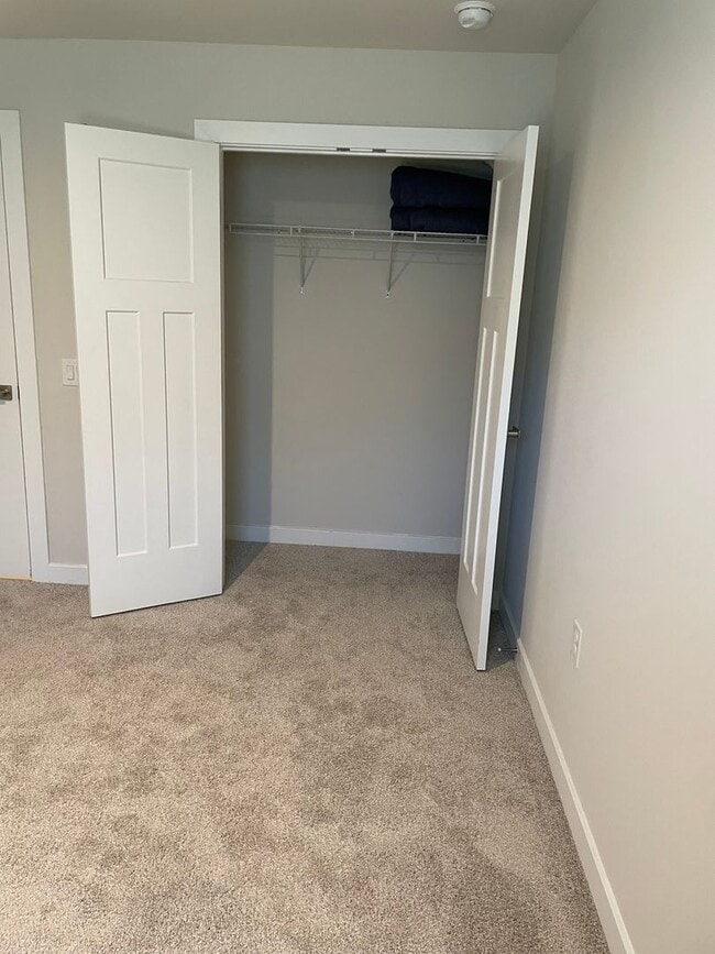 Building Photo - 3 Bedroom 2 Bath Home in Middle Creek Vill...