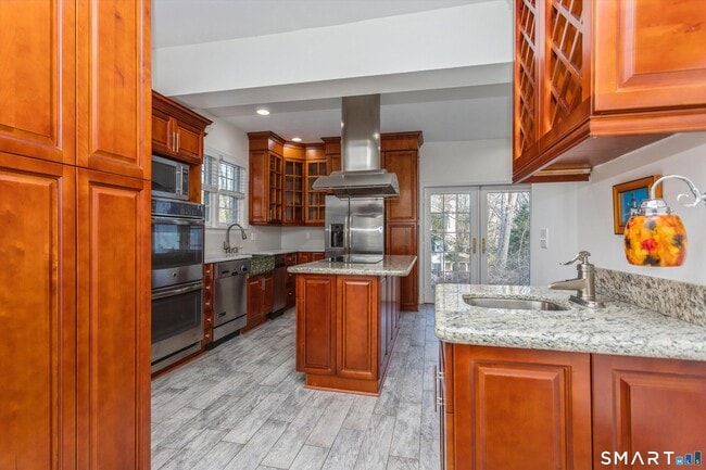 Building Photo - 181 E Putnam Ave