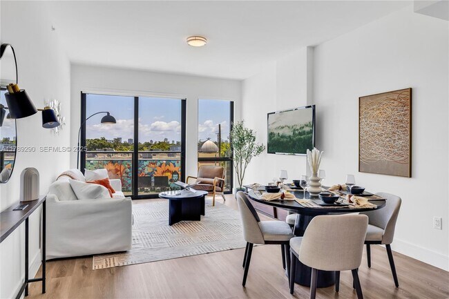 Building Photo - 3801 N Dixie Hwy