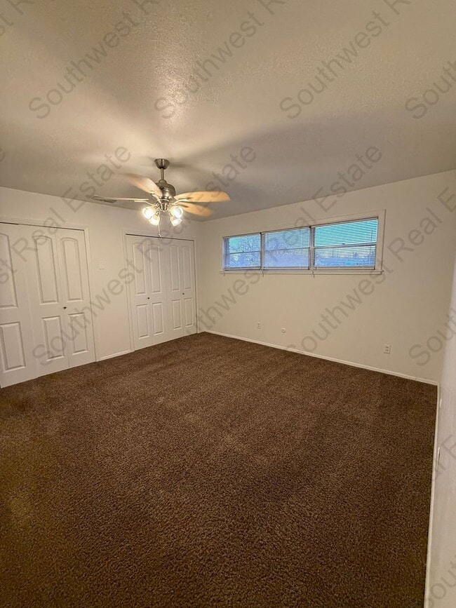 Building Photo - Spacious 4 bedroom 2 bath brick home