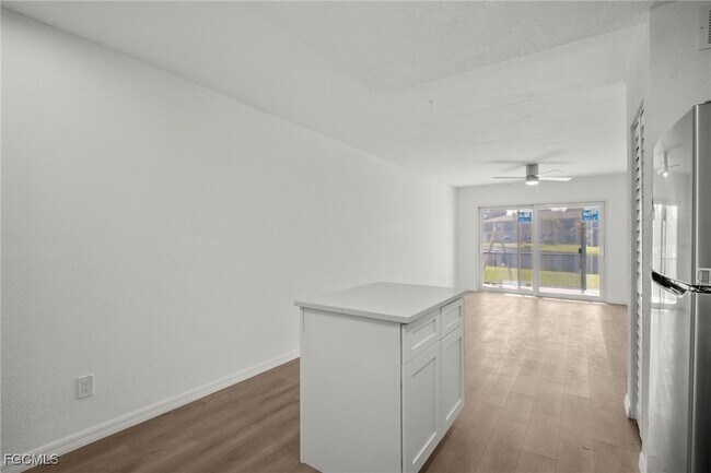 Building Photo - 16881 Davis Rd
