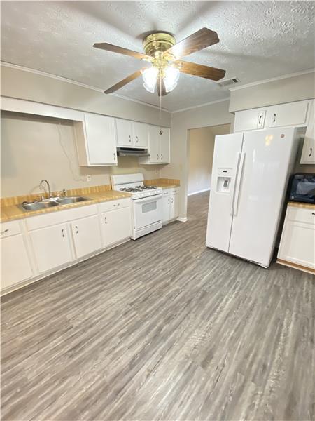 Building Photo - 2303 Beaumont Dr