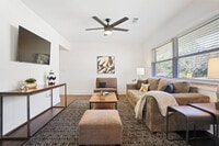 Building Photo - 2234 Edgemore Dr SE