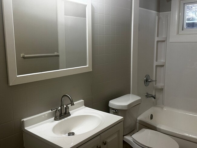 Building Photo - BEAUTIFUL 3 BEDROOM HOME