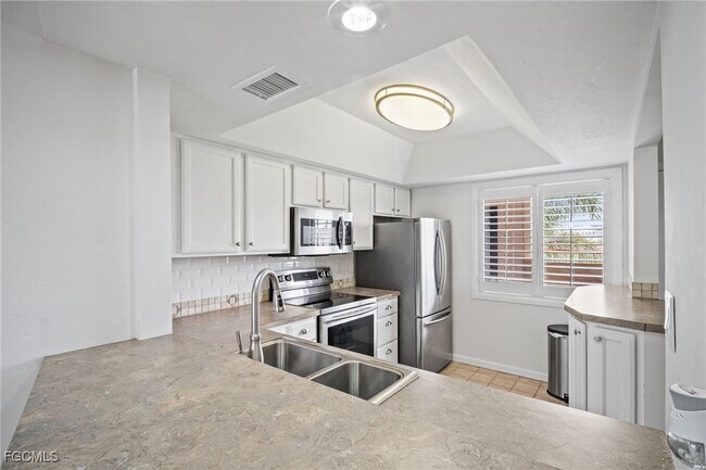 Building Photo - 894 Buttonwood Dr