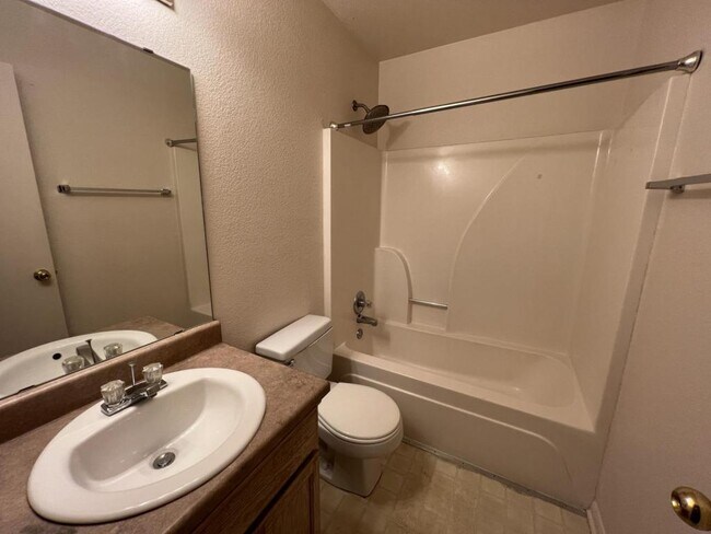 Building Photo - 2811 Cantabrian Dr