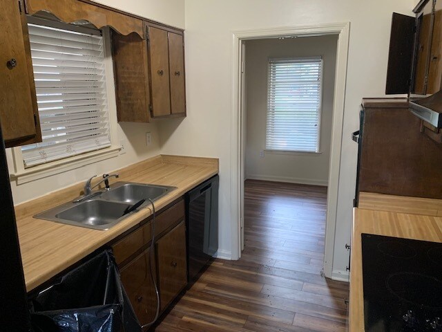 Building Photo - 3898 Laurelhill Ln