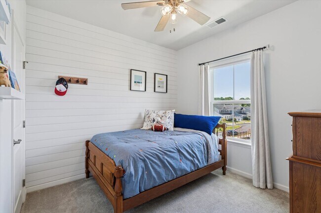 Building Photo - Beautiful 3B/2.5B Townhome in Downingtown ...