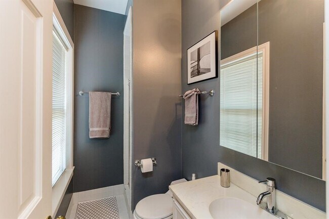 Building Photo - 3822 Overbrook Ln