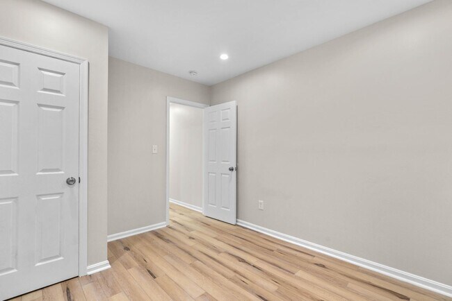 Building Photo - 2202 E Fayette St