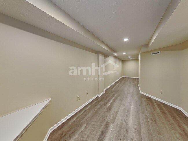 Building Photo - 545 Weeping Willow Ln