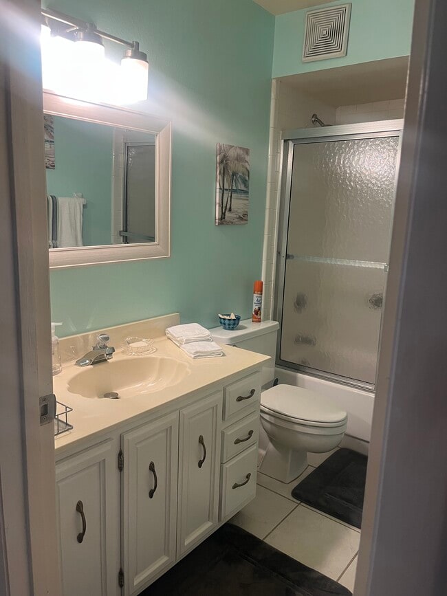 Building Photo - 3368 N Key Dr