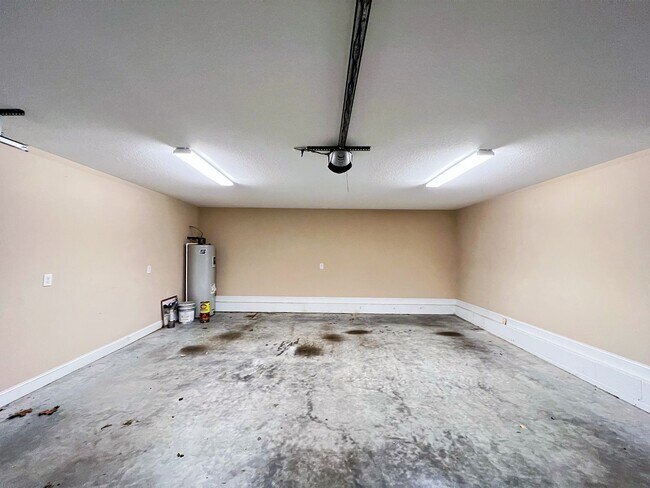 Building Photo - SPACIOUS 2 STORY HOME WITH 3 BEDROOM, 2.5 BATHROOM IN KARNS!!