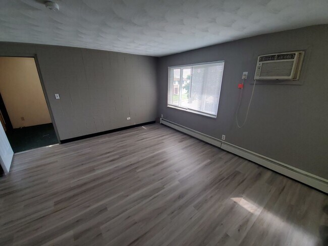 Building Photo - 29 S Decker Ave