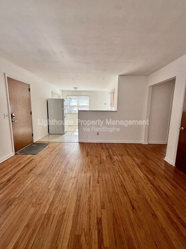 Building Photo - 2118 Woodbine Ave