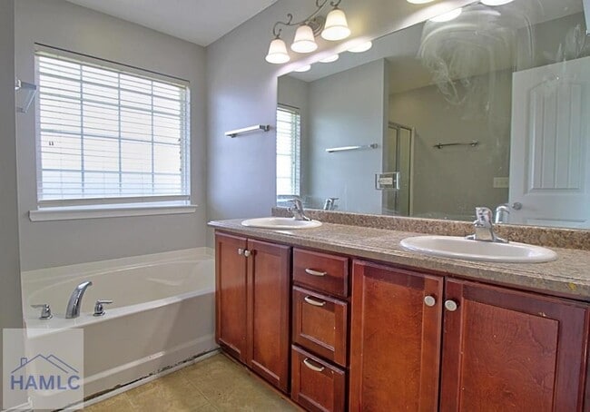 Building Photo - 703 Cordele Cir