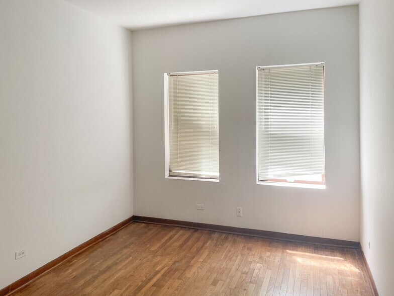 Building Photo - 877 W Lill Ave
