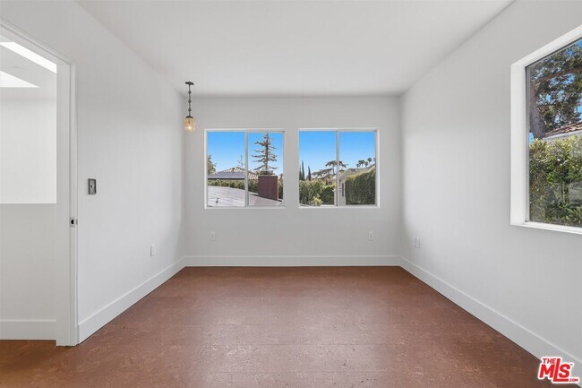 Building Photo - 444 S Windsor Blvd