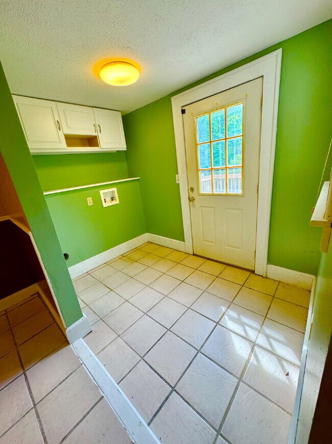Building Photo - 2 bedroom, 1 bathroom home in Westminster