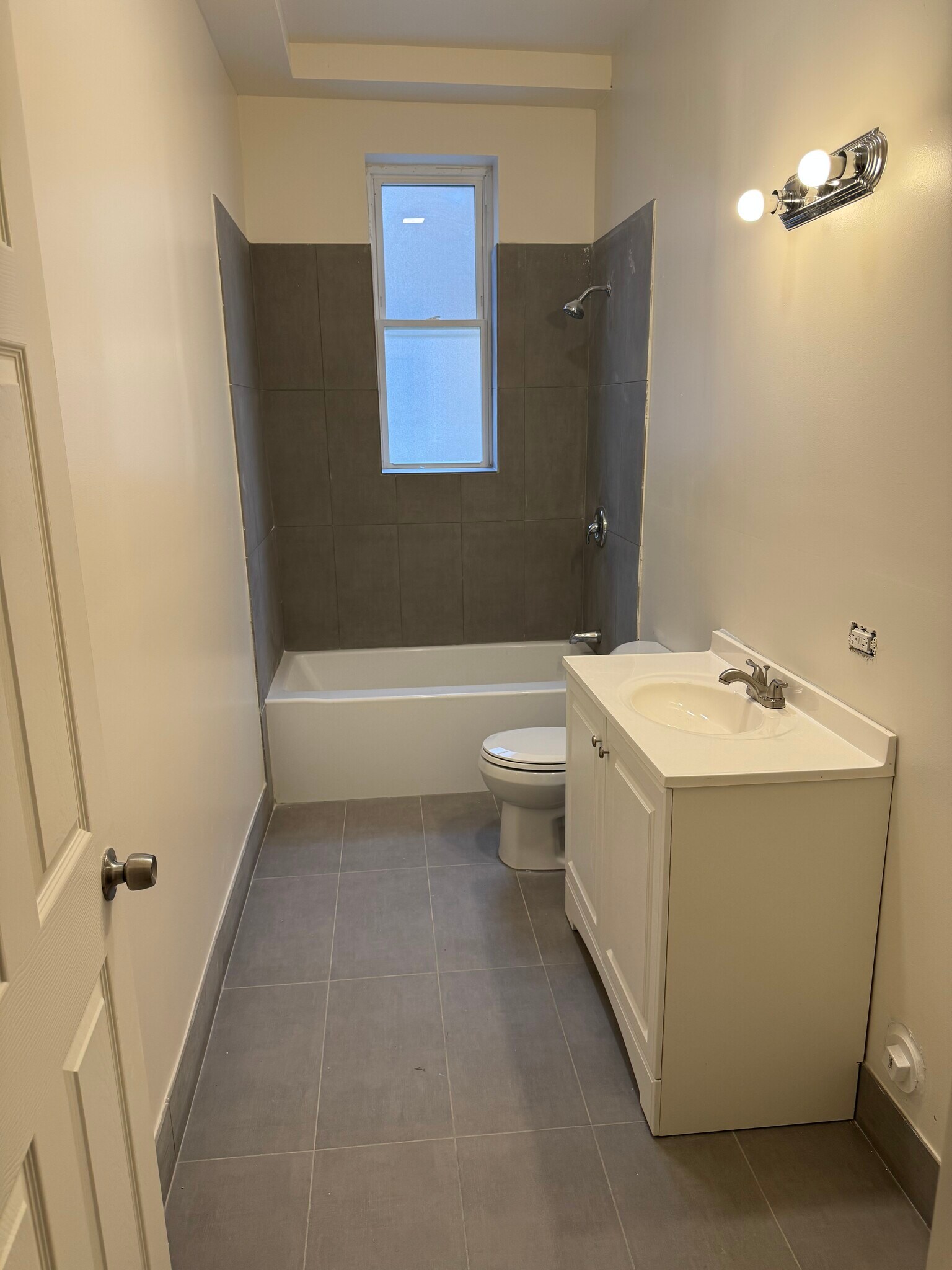 Building Photo - 3840 W Roosevelt Rd