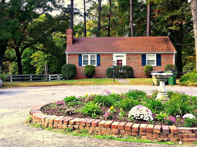 Building Photo - 3 BR / 2 BA Outdoor lovers dream! Near For...