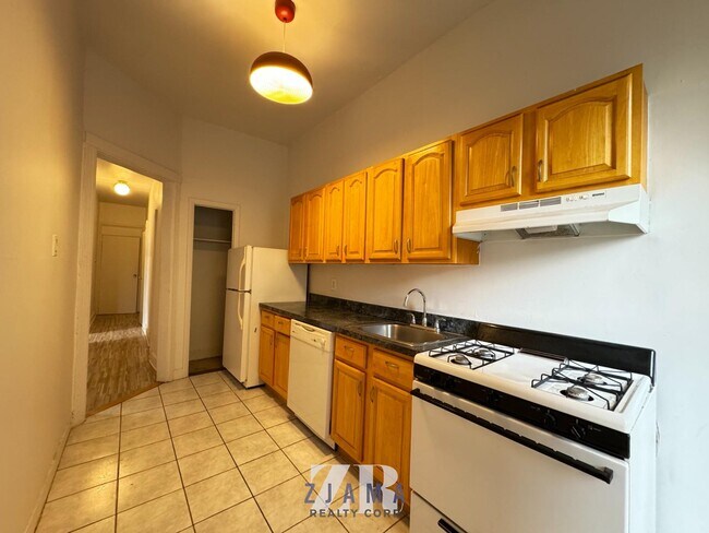 Building Photo - 1047 Bedford Ave