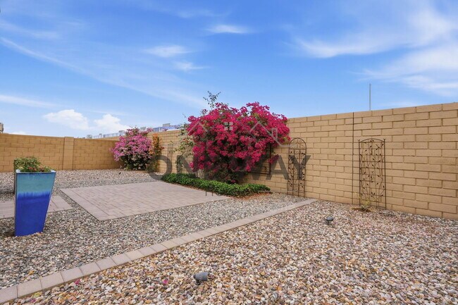 Building Photo - 9836 E Red Giant Dr