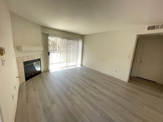 Building Photo - 5196 Mandalay Springs Dr