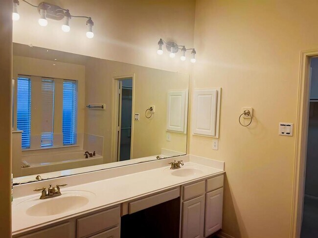 Building Photo - 27207 Sable Oaks Ln