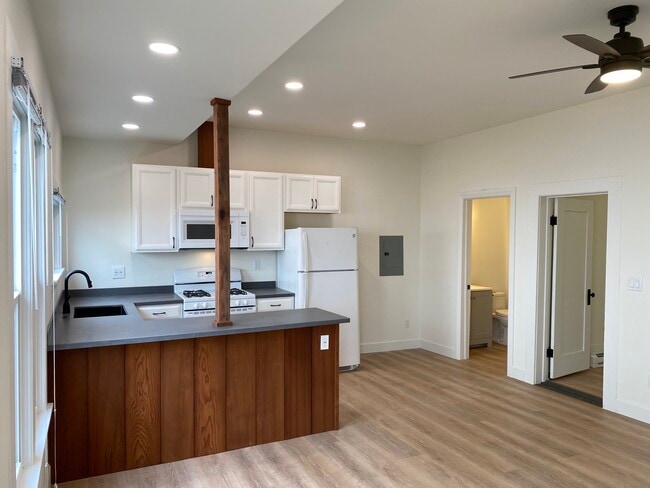 Building Photo - 921 I St