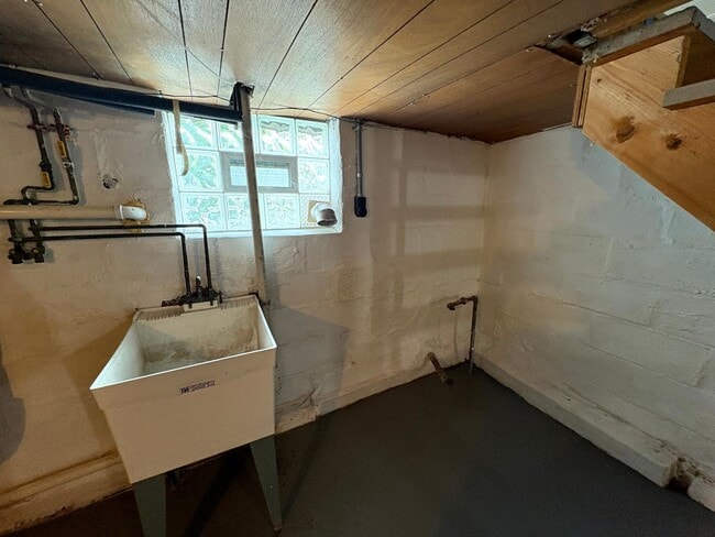 Building Photo - Cute 2 Bedroom / 1.5 Bath home in Penn Tra...