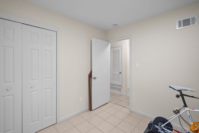 Building Photo - 527 Red Oak Rd