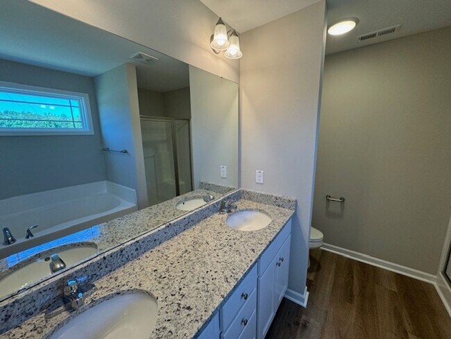 Building Photo - Lynchford Pointe