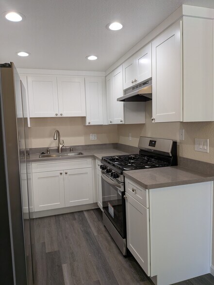 Building Photo - 960 Memorial Dr