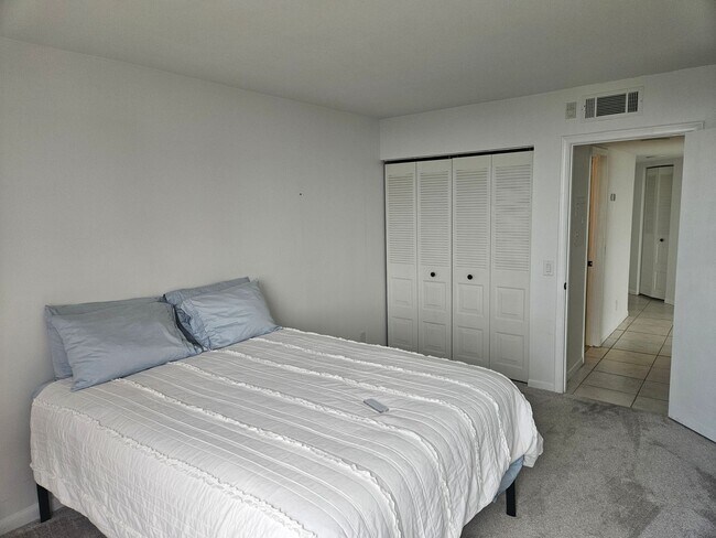 Building Photo - Move-In Special! Get November FREE When You Sign a 1-Year Lease!