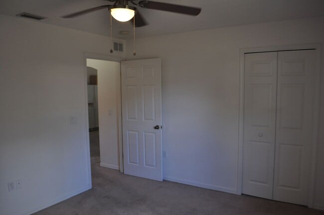 Building Photo - 3 Bedroom 2 Bath Home in Lehigh Woods