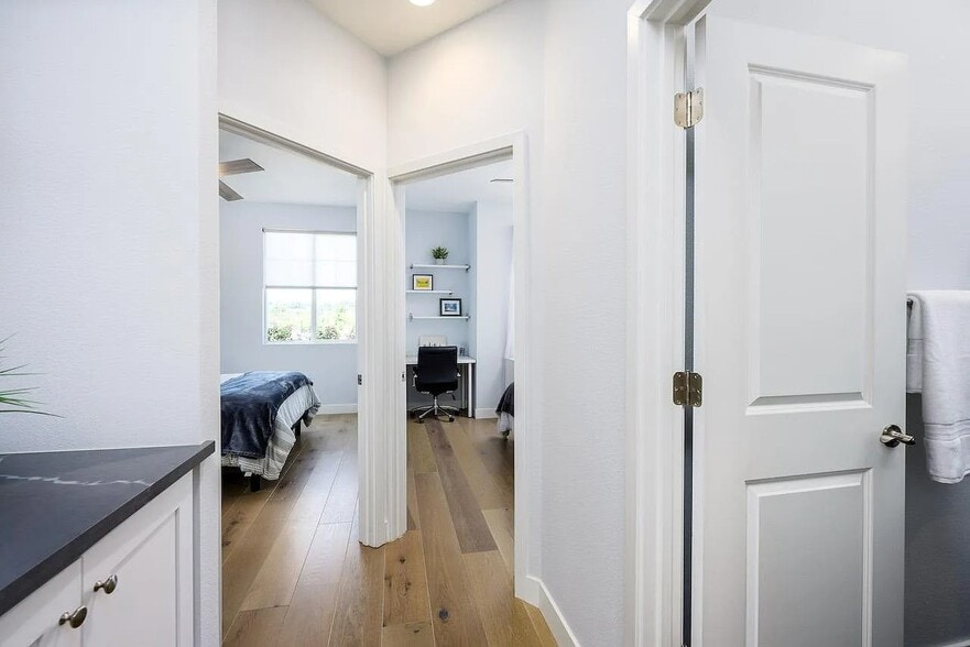Building Photo - 335 Skyforest Way