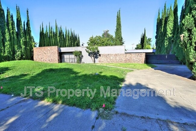 Building Photo - 3160 Watt Ave
