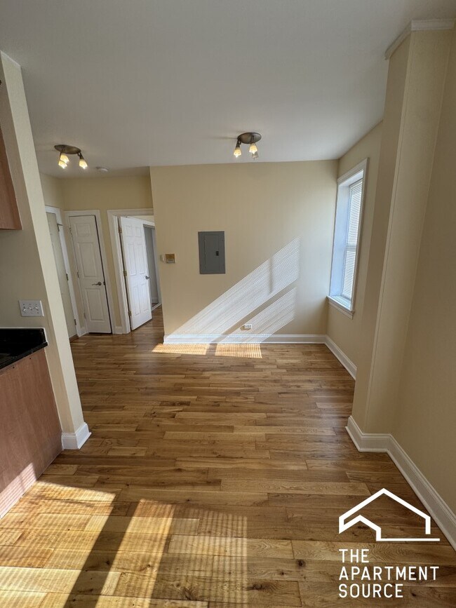 Building Photo - 4566 W George St