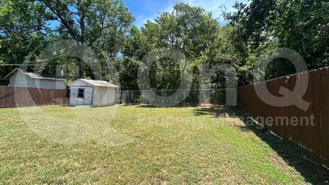 Building Photo - 4904 Brookhollow Dr