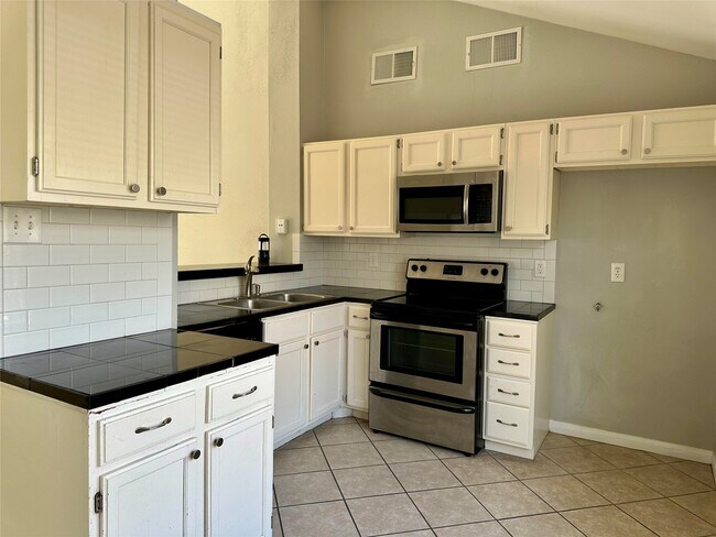 Building Photo - 18530 Meadows Way Dr