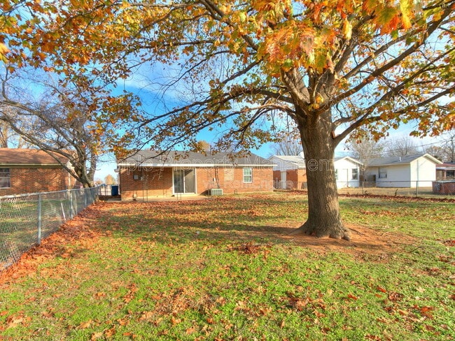 Building Photo - 9524 McIntosh Ave