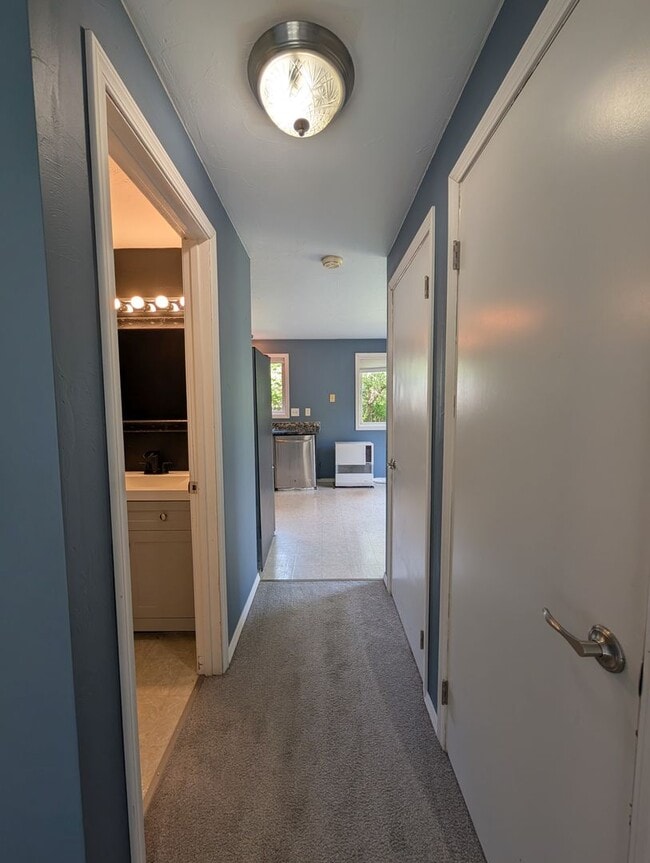 Building Photo - Valley Townhome, 3BD/1.5BA, Fully Fenced Y...